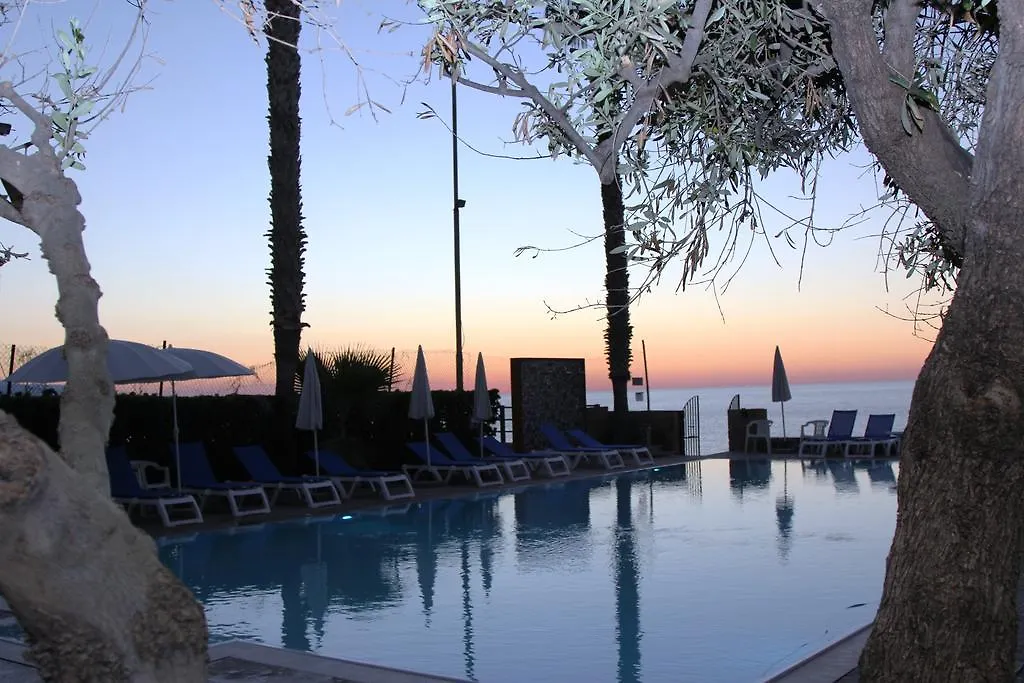 Hotel Za Maria Santo Stefano di Camastra 3*,